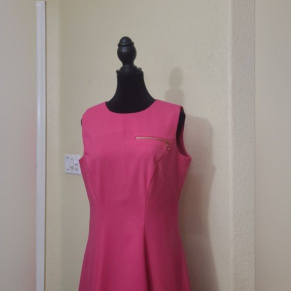 Elegant Pink Sleeveless Dress - Picture 2 of 14